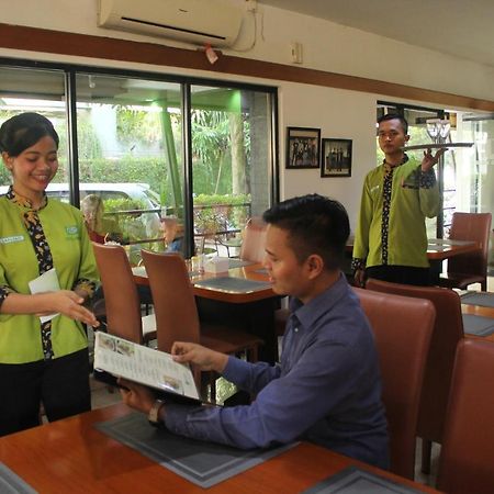 Hotel Grand Karawang Indah Dış mekan fotoğraf