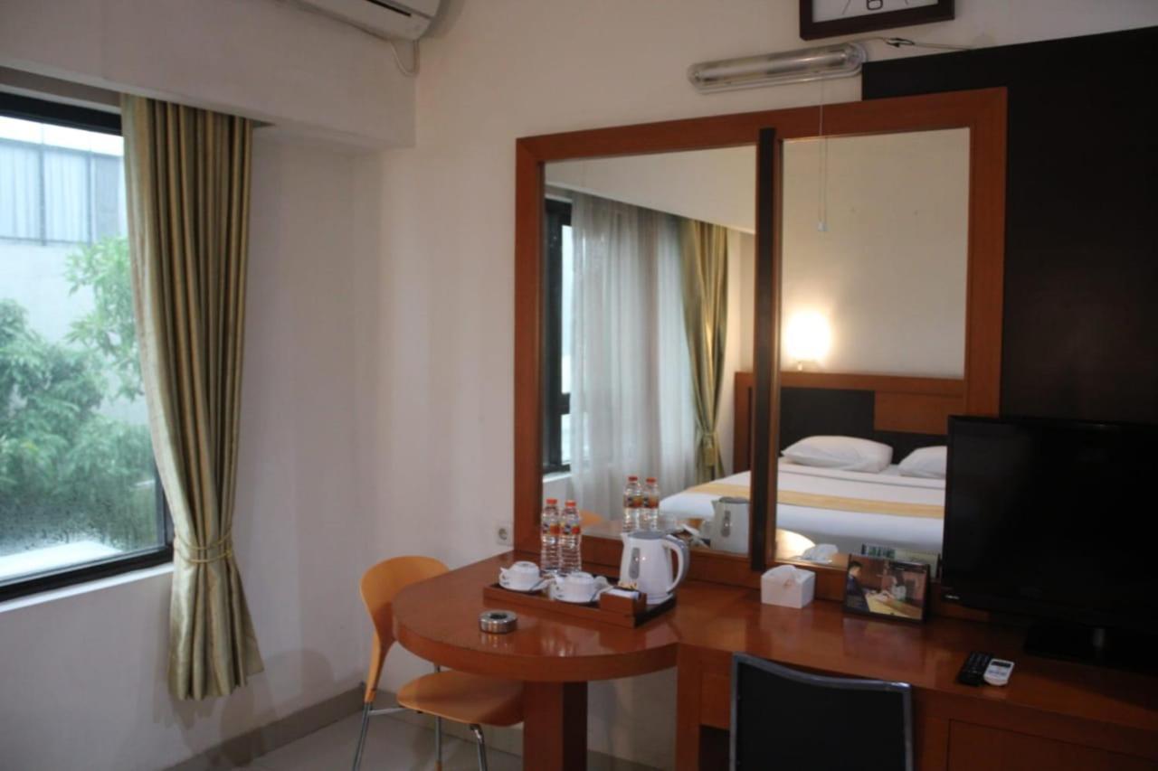 Hotel Grand Karawang Indah Dış mekan fotoğraf