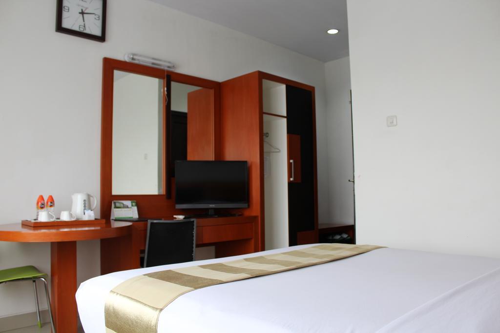 Hotel Grand Karawang Indah Dış mekan fotoğraf