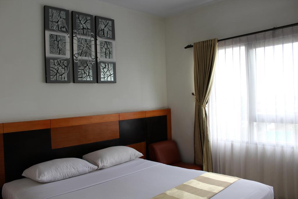 Hotel Grand Karawang Indah Dış mekan fotoğraf