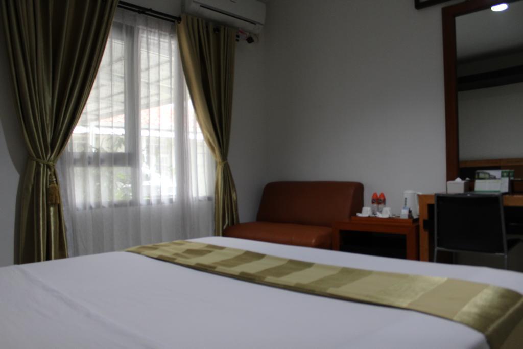 Hotel Grand Karawang Indah Dış mekan fotoğraf