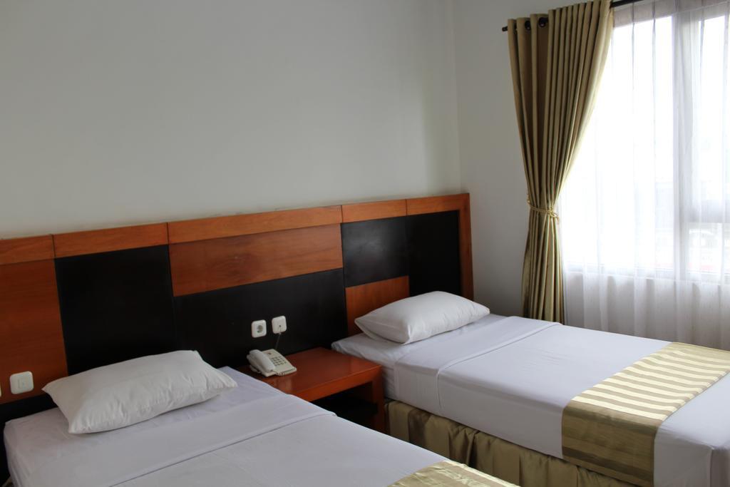 Hotel Grand Karawang Indah Dış mekan fotoğraf