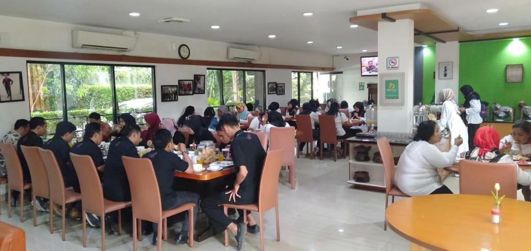 Hotel Grand Karawang Indah Dış mekan fotoğraf