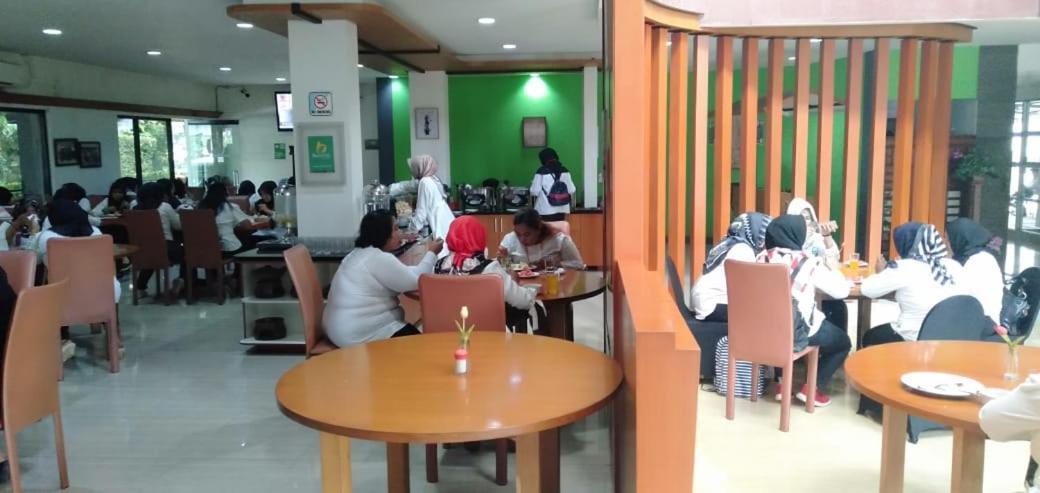 Hotel Grand Karawang Indah Dış mekan fotoğraf