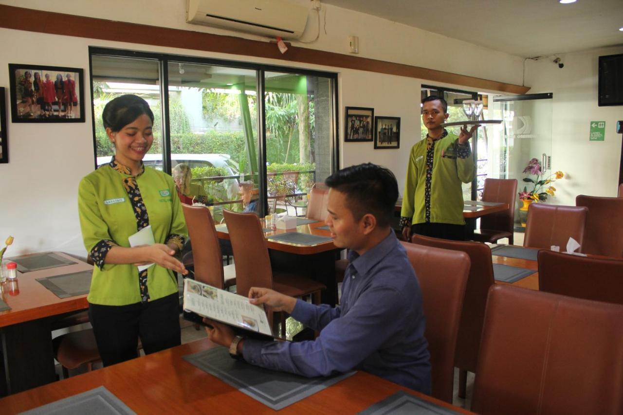 Hotel Grand Karawang Indah Dış mekan fotoğraf